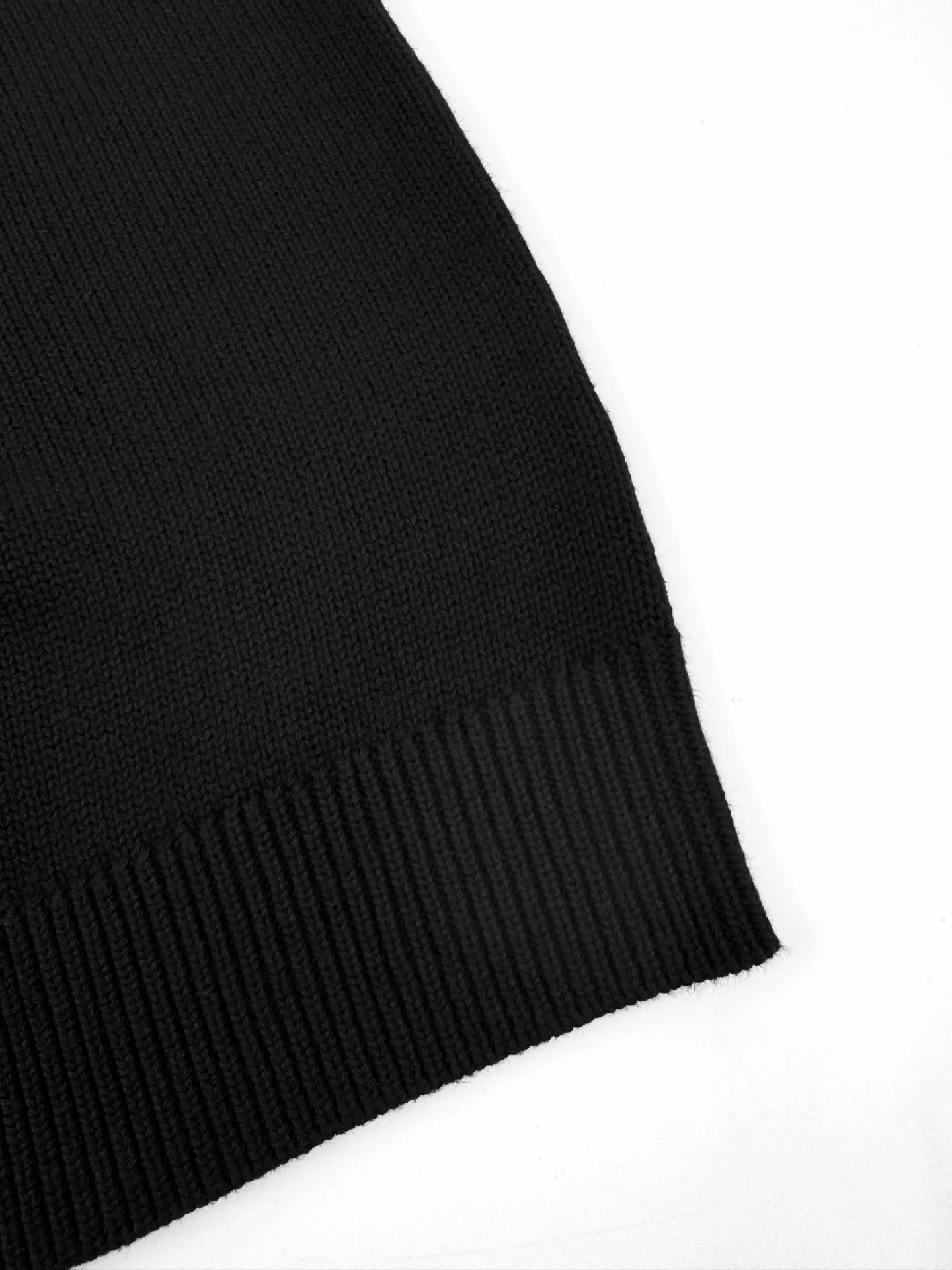 Acne Studi printed logo sweater, custom-woven plateau yak gold wool, soft and delicate, comfortable and close to the skin, Classic Black tone exudes an innate sense of luxury, warm and devouring, high-end minimalist blank design on the front panel, embellished with Acne Studios logo pattern printed on the back panel, sweeping the starting point of fashion, deep black and carbon black fibers interlaced, making simplicity more than simple. The magic of Versatile comes with advanced filters, showing a unique fashion attitude in minimalism. Process 1: using glue printing The printing is modified three times with the film screen. Use glue liquid paint to print the pattern on the fabric. Bake the fabric to fix the printed pattern. Process 2: Garment washing water softening and deodorizing process. Perform deep cleaning and deodorizing treatment on the clothing through professional washing equipment and specific detergents. Improve the feel and appearance of the clothing. Accessories: Customized 1:1 Acne trademark. Version: Loose version. Size: XS S M L. Style number: CC.